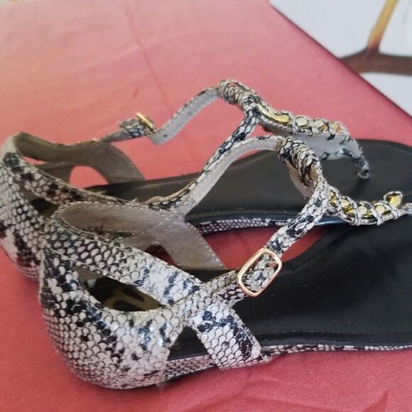 Fergalicious Flat Sandals, Snake Print, 7.5 - Picture 5 of 6